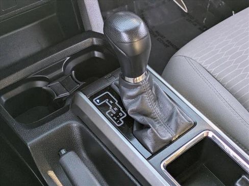 Used 2016 Toyota Tacoma SR5 w/ SR5 Appearance Package (SN) image 12