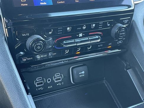 Used 2024 Jeep Grand Cherokee L Limited w/ Luxury Tech Group II image 27