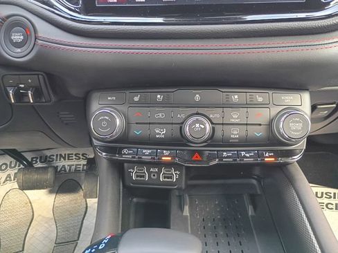Used 2025 Dodge Durango GT AWD/4WD image 17