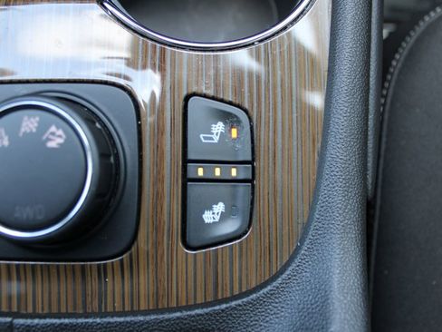 Used 2023 GMC Acadia SLE w/ Driver Convenience Package image 14