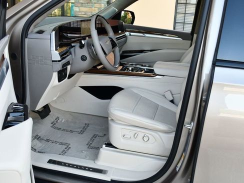 Used 2025 Cadillac Escalade Sport Platinum w/ LPO, ONYX Package image 48