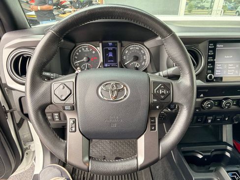 Used 2020 Toyota Tacoma TRD Off-Road w/ Technology Package AWD/4WD image 8