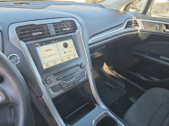 Used 2018 Ford Fusion SE FWD image 21