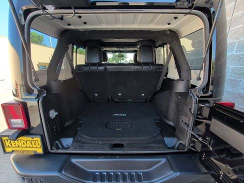 Used 2017 Jeep Wrangler Unlimited Rubicon AWD/4WD image 16