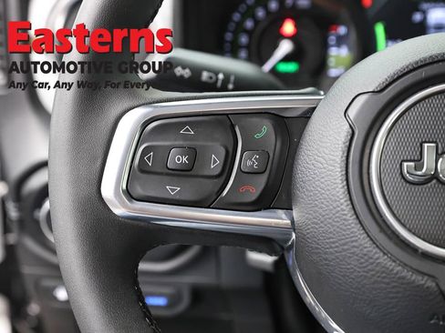 Used 2025 Jeep Wrangler Unlimited Sahara AWD/4WD image 15