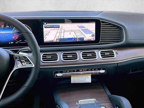 New 2026 Mercedes-Benz GLS 450 4MATIC image 9