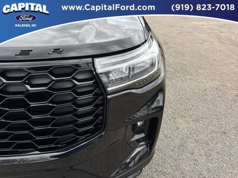 Certified 2025 Ford Explorer ST-Line w/ Premium Package image 11