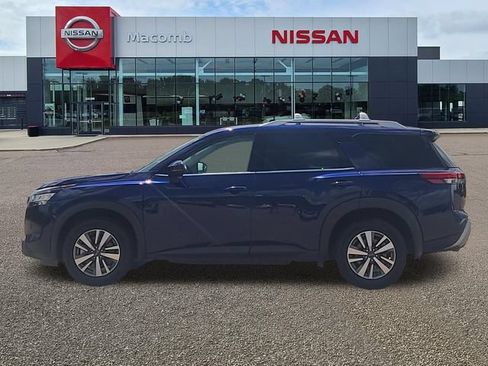 Used 2023 Nissan Pathfinder SL AWD/4WD image 4