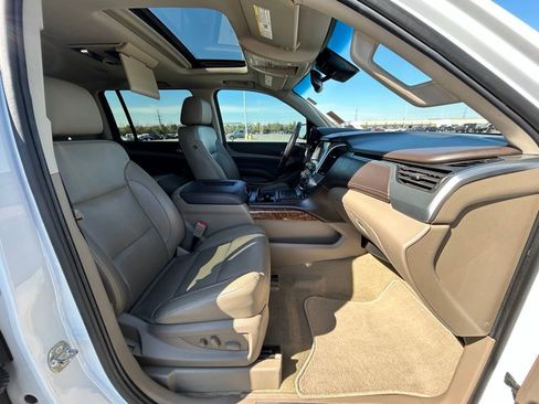 Used 2019 Chevrolet Suburban Premier image 13