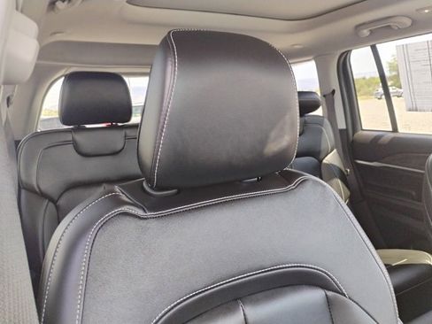 Used 2022 Jeep Grand Cherokee Limited image 16