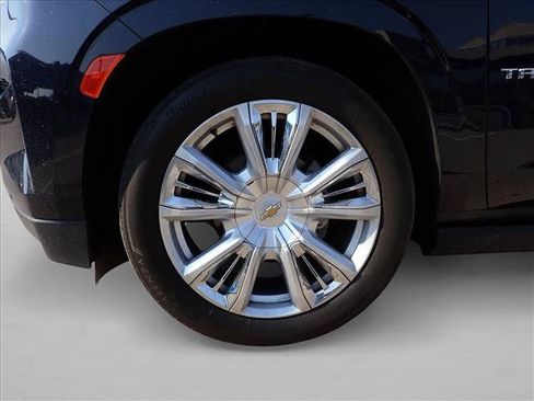 Used 2023 Chevrolet Tahoe High Country AWD/4WD image 7