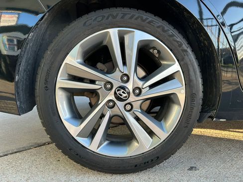 Used 2018 Hyundai Elantra Limited image 25