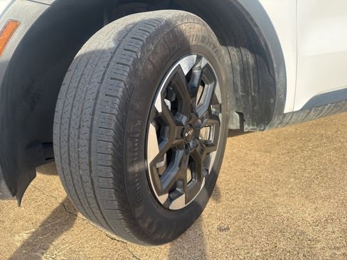 Used 2025 Kia Sorento S w/ Panoramic Sunroof Package image 11