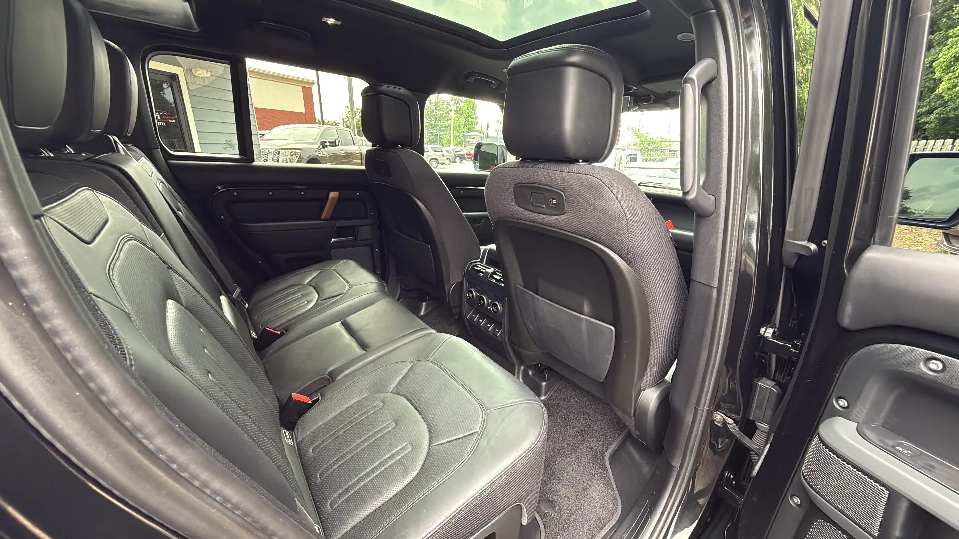 Used 2020 Land Rover Defender 110 X AWD/4WD image 22