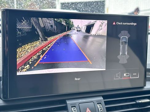 Used 2023 Audi Q5 Premium image 18