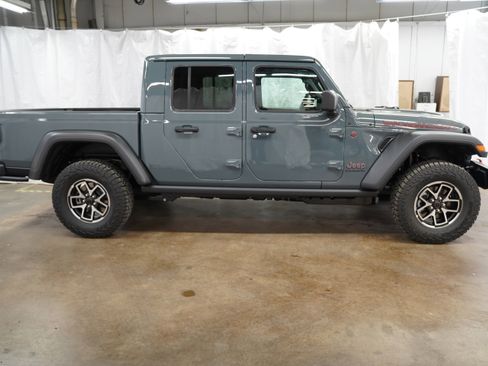 Used 2026 Jeep Gladiator Rubicon w/ Safety Group AWD/4WD image 2