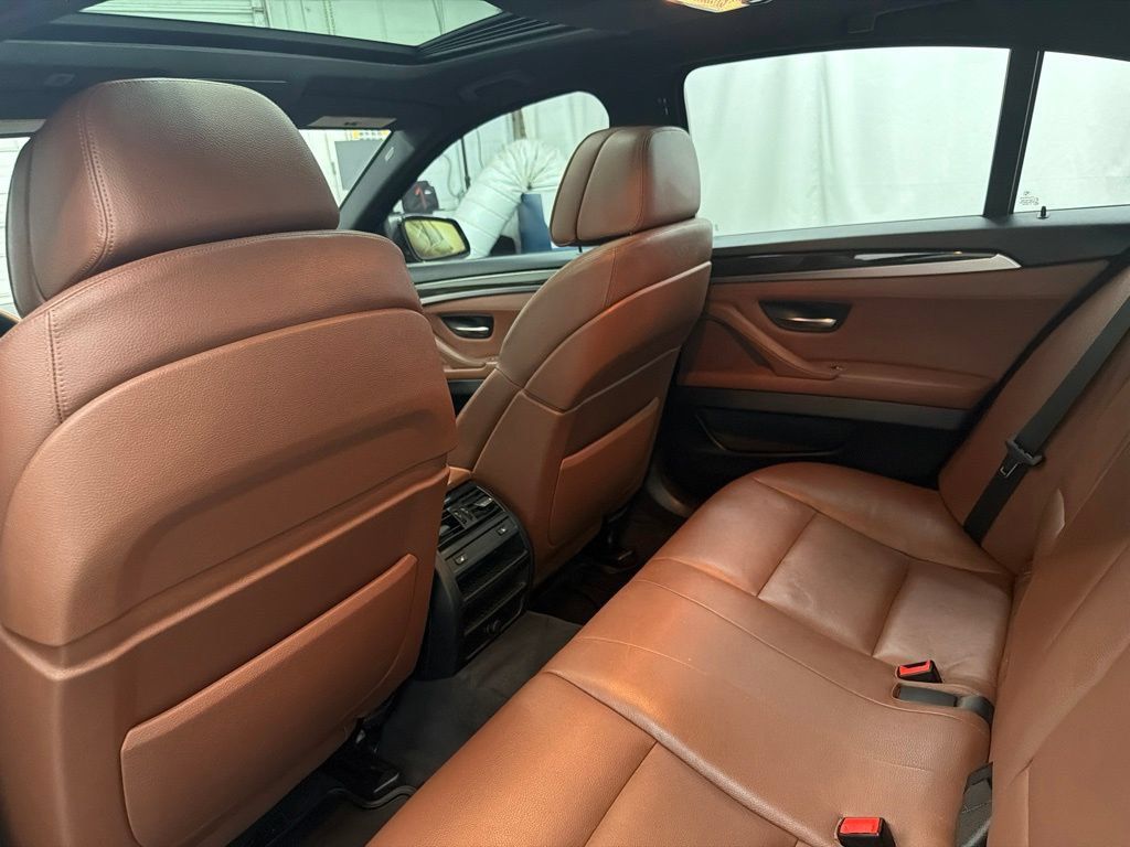 Used 2013 BMW 550i xDrive Sedan AWD/4WD image 23