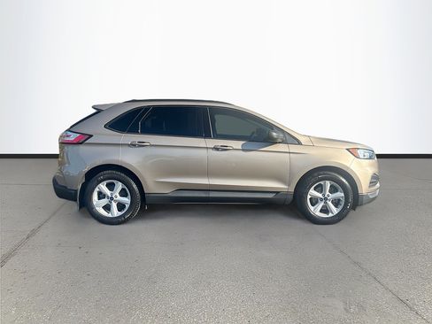 Used 2020 Ford Edge SE image 2