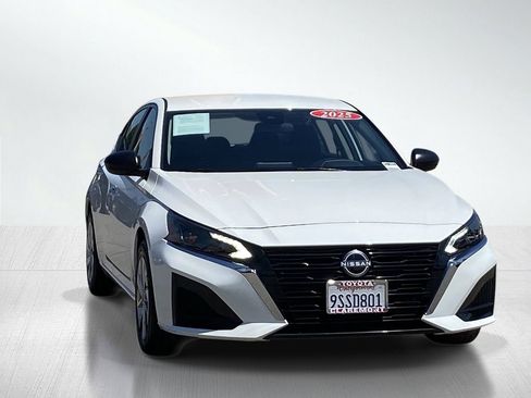 Used 2025 Nissan Altima 2.5 S FWD image 13