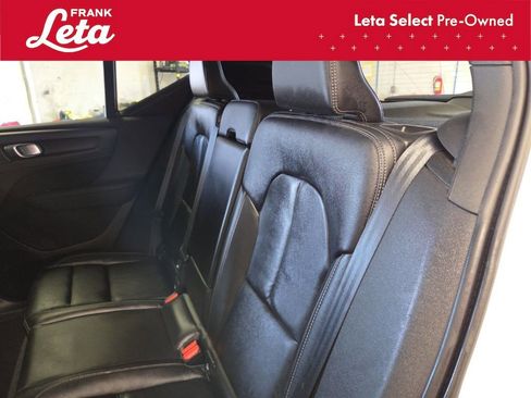 Used 2022 Volvo XC40 T5 Momentum image 20