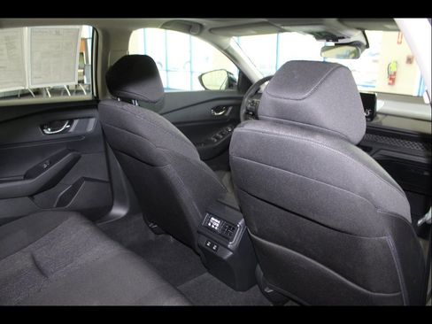 Certified 2025 Honda Accord SE image 19