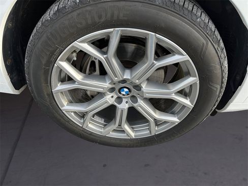 Used 2022 BMW X7 xDrive40i w/ Premium Package image 14