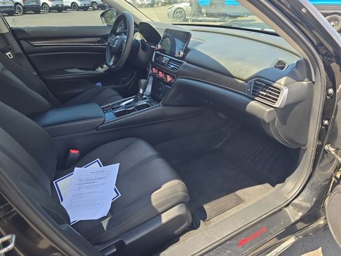 Used 2018 Honda Accord EX image 16