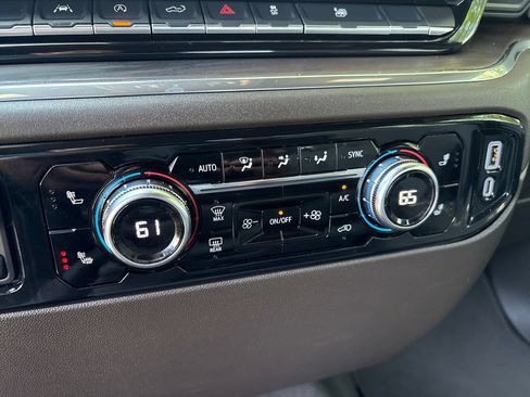 Certified 2025 GMC Sierra 1500 4x4 Crew Cab SLT image 21
