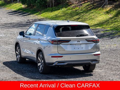 Used 2025 Mitsubishi Outlander SE FWD image 6