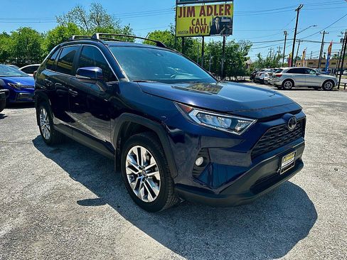 Used 2019 Toyota RAV4 XLE Premium image 7