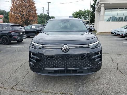 Used 2025 Volkswagen Tiguan SE R-Line AWD/4WD image 2