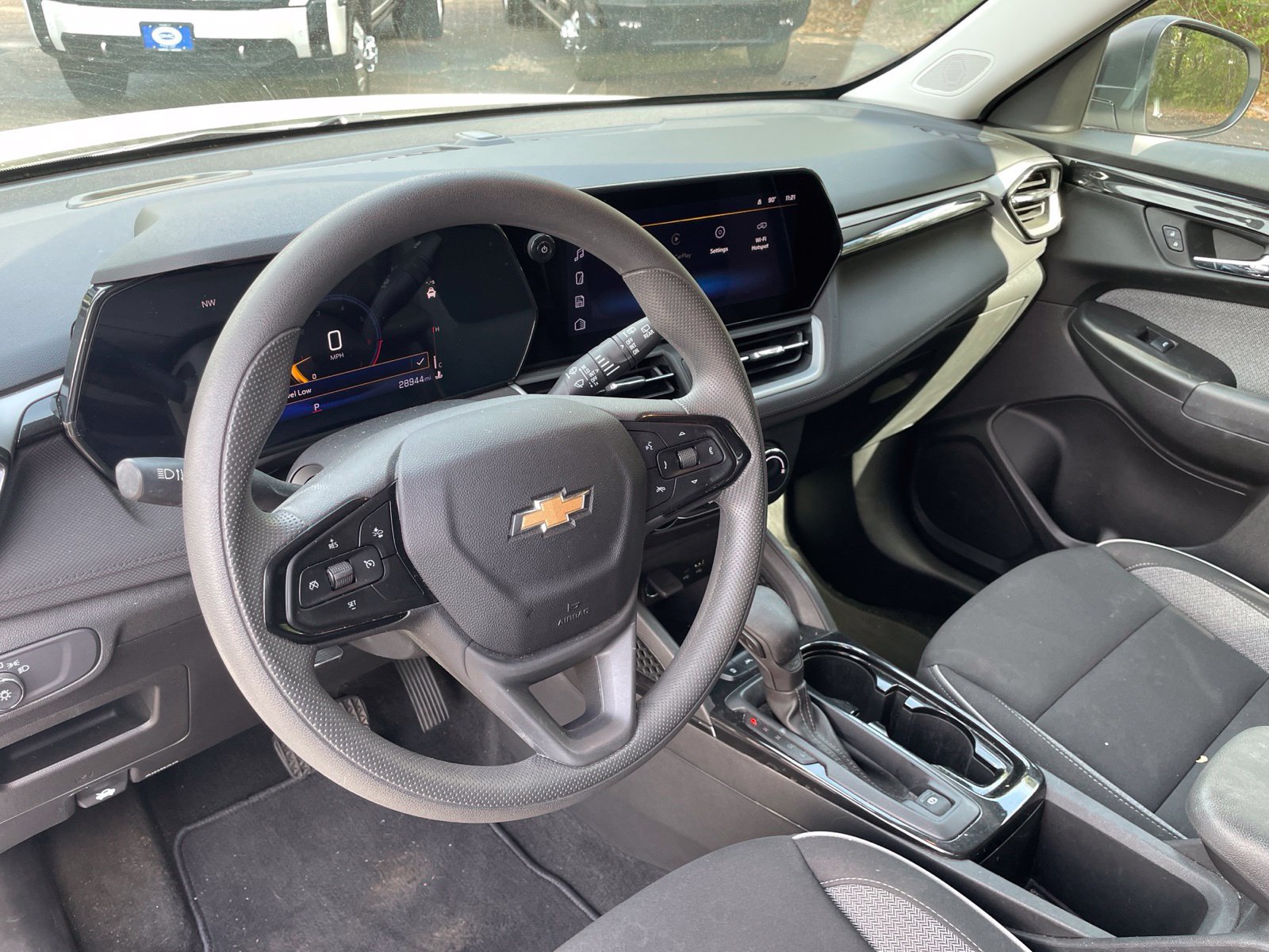Used 2025 Chevrolet TrailBlazer LS w/ LS Convenience Package FWD image 23