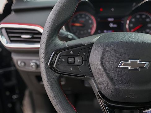 Used 2021 Chevrolet TrailBlazer RS w/ Technology Package image 14