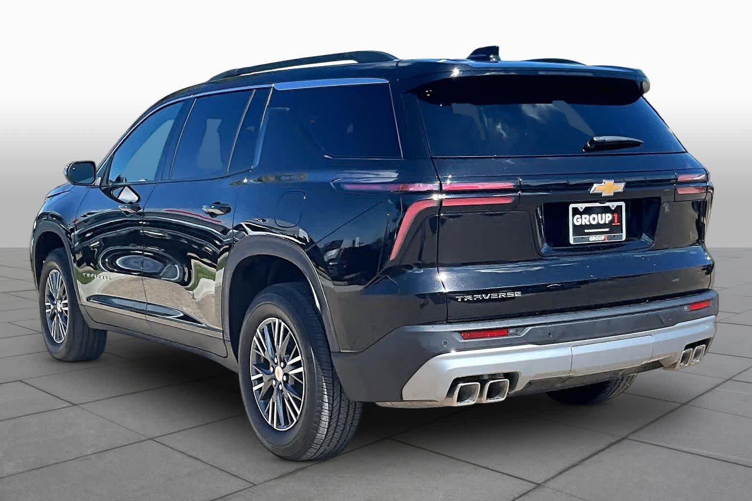 Used 2026 Chevrolet Traverse LT FWD image 12