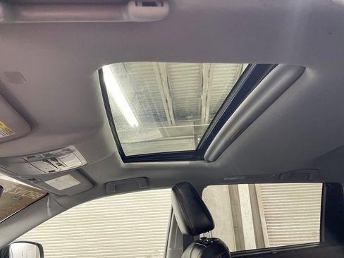 Used 2019 Toyota Highlander SE image 8