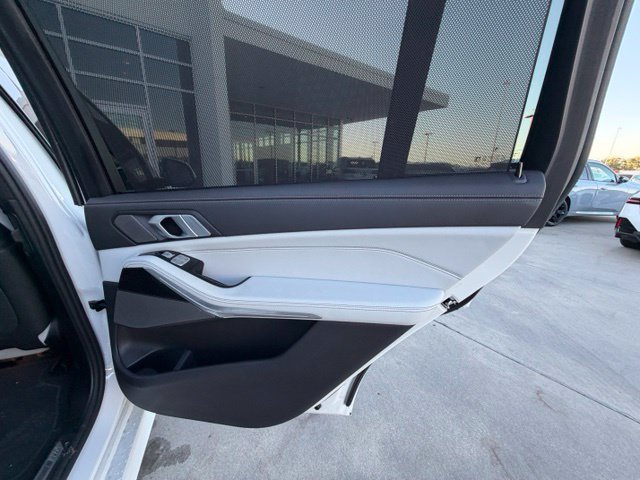 Used 2025 BMW X7 xDrive40i w/ M Sport Package AWD/4WD image 38