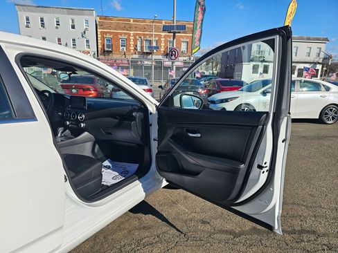 Used 2025 Nissan Sentra SV FWD image 11