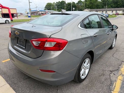 Used 2017 Chevrolet Cruze LT w/ Convenience Package FWD image 3