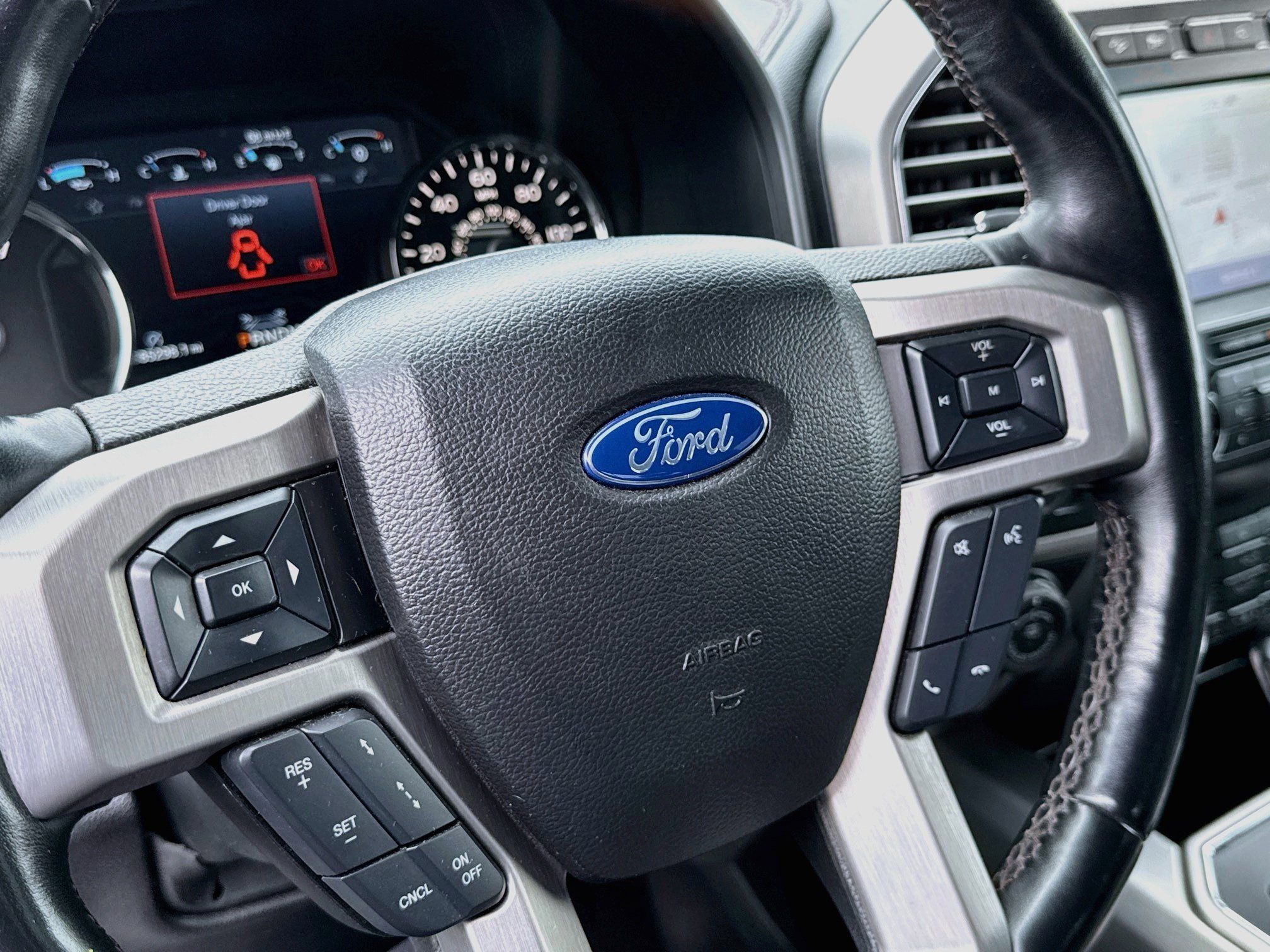 Used 2019 Ford F150 Platinum w/ Equipment Group 701A Luxury AWD/4WD image 12