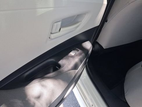 Used 2025 Toyota Corolla LE FWD image 10