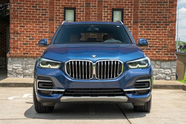 Used 2023 BMW X5 xDrive40i w/ Premium Package AWD/4WD image 2