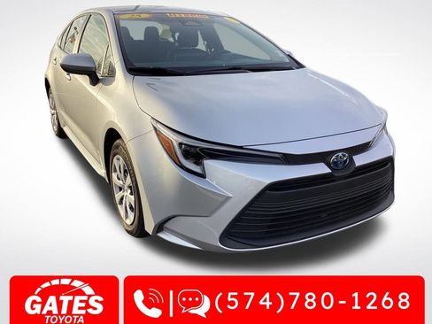 Used 2025 Toyota Corolla LE image 1