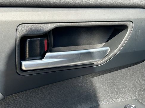 Certified 2024 Toyota Highlander XLE image 21