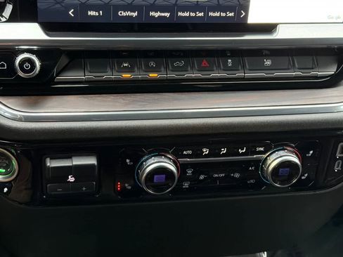 Used 2025 GMC Sierra 1500 SLT image 22