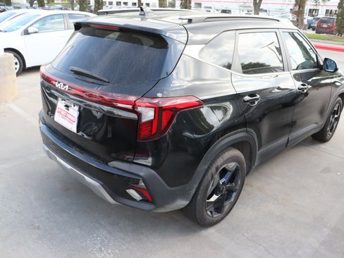 Used 2026 Kia Seltos EX w/ EX Sunroof Package image 9