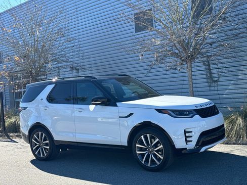 New 2025 Land Rover Discovery Dynamic SE image 7