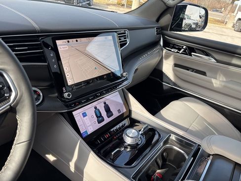 New 2026 Jeep Grand Wagoneer Summit AWD/4WD image 75