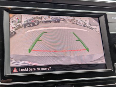 Used 2021 Volkswagen Tiguan S image 7