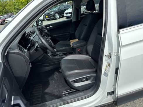 Used 2021 Volkswagen Tiguan SEL AWD/4WD image 43