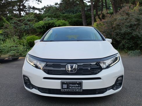 New 2026 Honda Odyssey Touring image 2